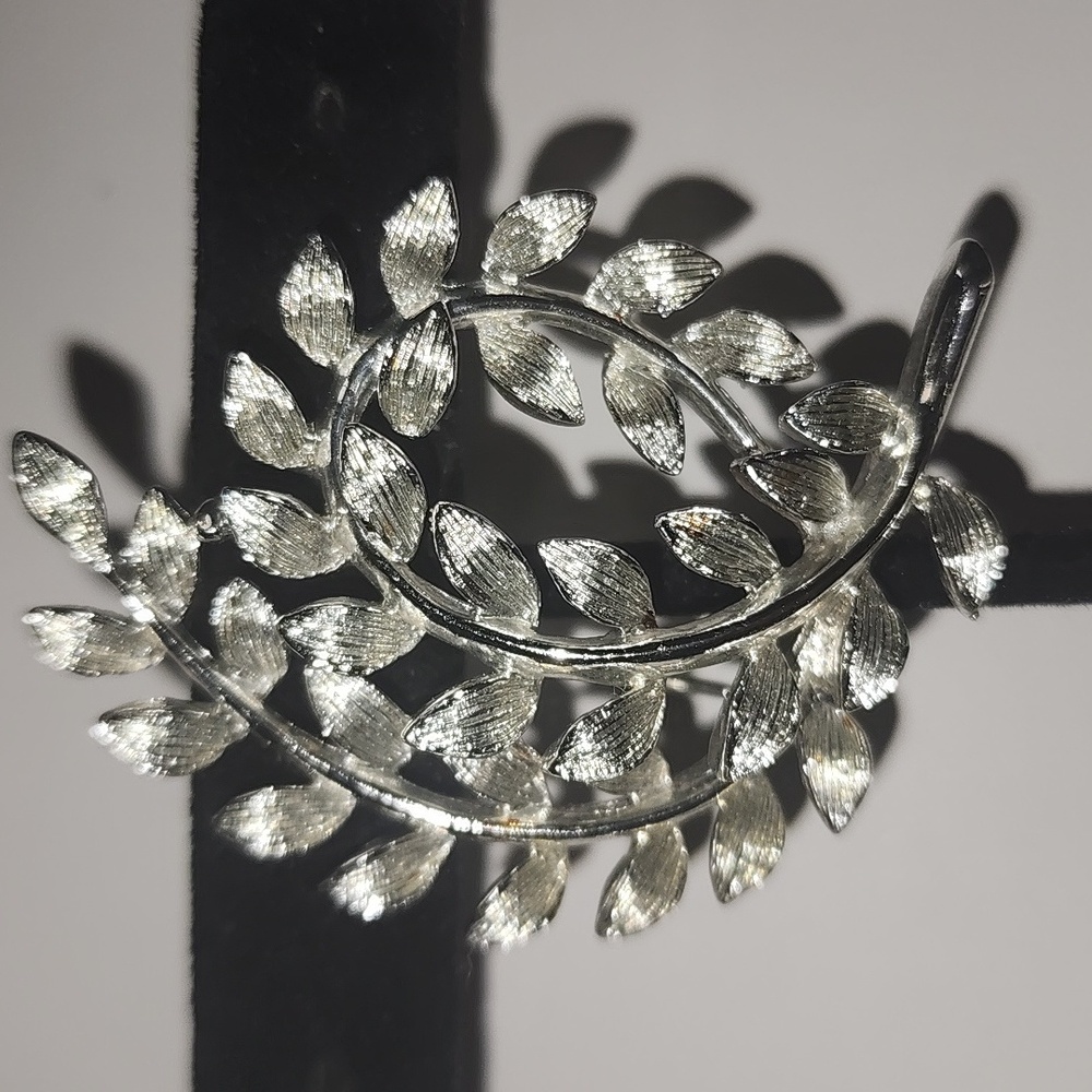Vintage Lisner Silver Leaf Brooch